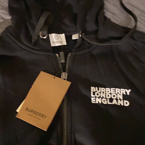 Brand new Burberry with Love logo. I just want to sale everything my closet - Picture 2 of 6